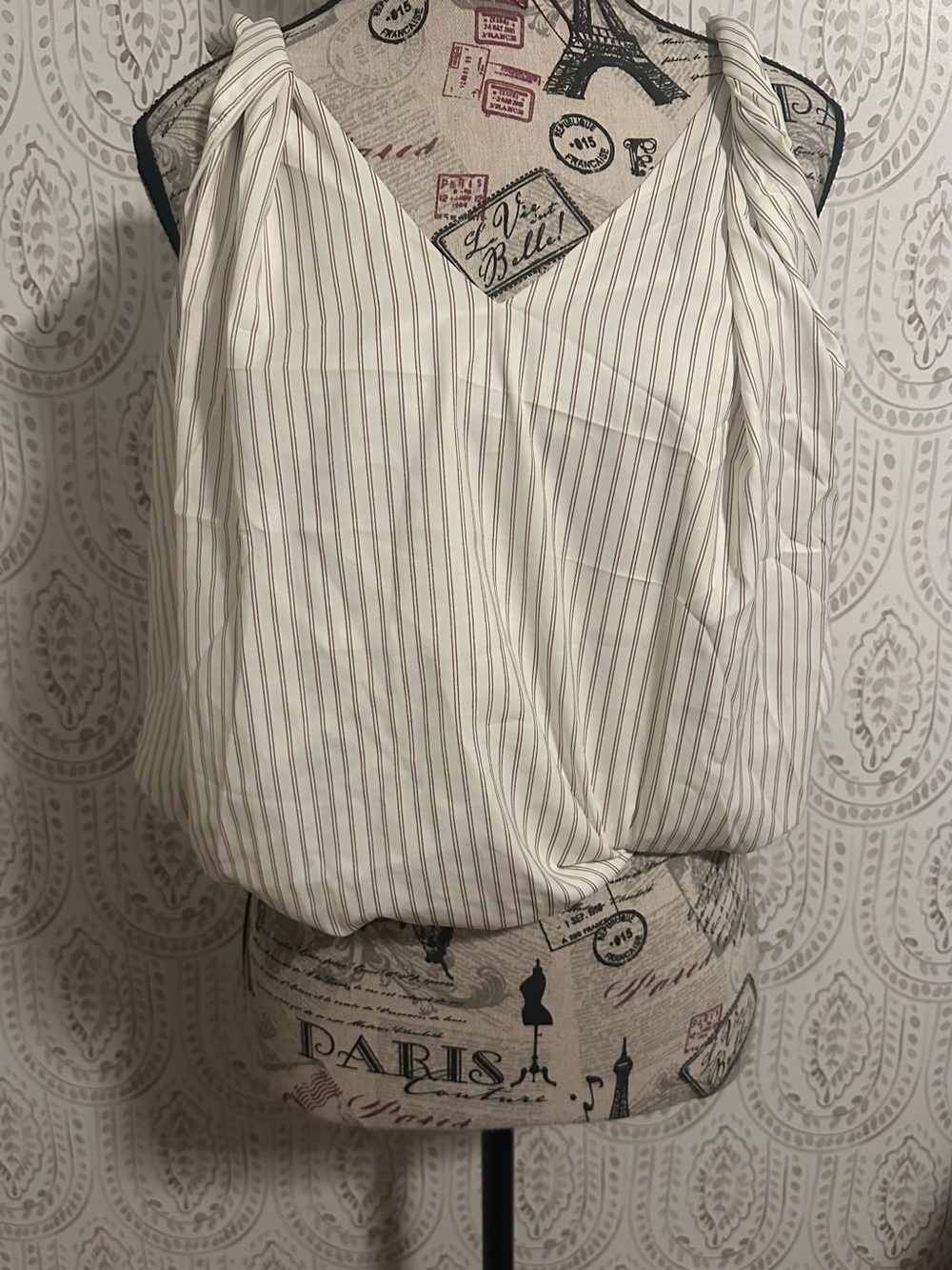 Amazon Cream and Brown Striped V‑Neck Sleeveless Blouse new no tags